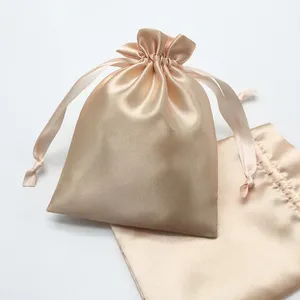 カスタムロゴサテンジュエリー小さなギフトバッグ巾着包装ポーチゲストのための結婚式の好意キャンディーグッディバッグ