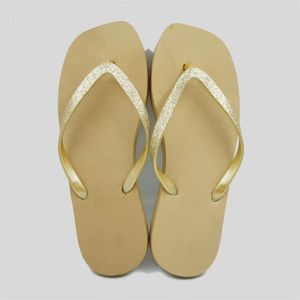 Ventes chaudes, tongs pour femmes en PVC, respirantes, imprimées, à bout carré, avec paillettes - Product Image 4