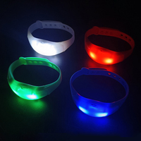 Bracelet LED à télécommande, tailles réglables programmées, bracelet LED à contrôle musical, couleur RVB, bracelet LED de fête