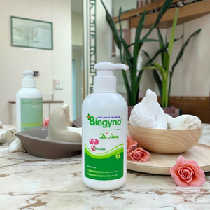 Hoa Linh - Lavado Femenino Antibacterial 100% Natural a Base de Hierbas para Uso Diario, Cuidado Postparto para Infecciones Vaginales - Product Image 1