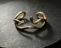 Vente en gros de bijoux en laiton forgé à la main sur mesure, finition vieillie vintage, broche artisanale, bracelet, bague, pendentif, design unique