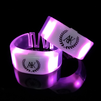 Bracelet LED lumineux RGB étanche et durable pour festival avec contrôle radio RFID et DMX pour utilisation en extérieur