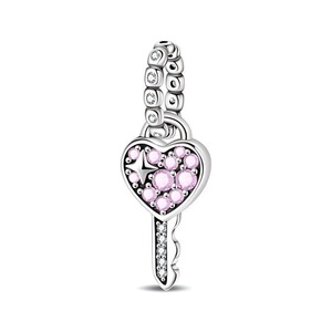Colgante de llave en forma de corazón, hecho de latón blanco, simboliza la buena suerte y representa una llave y un candado en forma de corazón; joyería con cuentas - Product Image 3