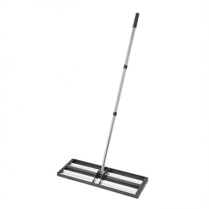 Râteau de nivellement de pelouse en métal robuste et réglable, 30x10 pouces, avec manche de 83,9 pouces, pour usage extérieur - Product Image 1
