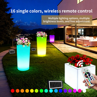 Pot de fleurs solaire LED blanc personnalisé IP65, en plastique lumineux pour l'aménagement paysager, l'éclairage extérieur de la cour, de la villa et de la pelouse