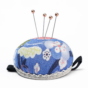 JP, venta al por mayor, accesorio de costura, almohadillas de aguja de estilo japonés, cojín de alfiler tipo reloj de <span class=keywords><strong>mano</strong></span> <span class=keywords><strong>para</strong></span> herramienta de costura Diy - Product Image 1