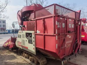 Moissonneuse-batteuse multifonctionnelle automatique d'occasion pour ferme, 160-161 CV, modèle WARD, pour maïs, avec moteur et boîte de vitesses, 4 rangs - Product Image 3