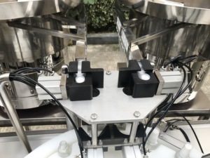 Máquina de Llenado y Tapado de 8 Cabezales, Línea de Producción Automática de Llenado de Líquidos, Equipo de Llenado de Perfume, Alcohol y Jarabes - Product Image 3