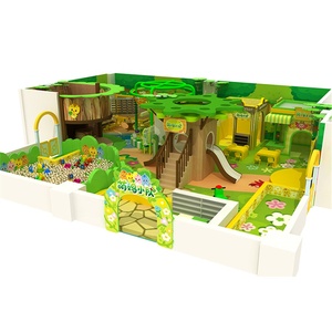 Équipement de terrain de jeu intérieur coloré sur le thème de la jungle pour enfants, avec toboggan et barres de grimpeuse - Product Image 1