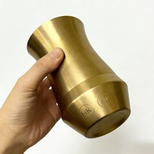 Gobelet en laiton haut de gamme personnalisé, finition excellente, parfait pour la table royale, le bar d'hôtel, le shaker à cocktails, gobelet en laiton pour mélanger les boissons - Product Image 1