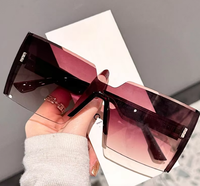 Nouvelles Lunettes de Soleil Carrées Élégantes et Scintillantes Tendance Grande Monture Femme Effet Amincissant Visage Haute Couture Protection UV400 2026