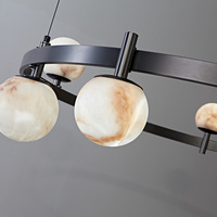 Lustre minimaliste circulaire en albâtre, anneau en métal noir mat, luminaire suspendu pour îlot de cuisine, table à manger