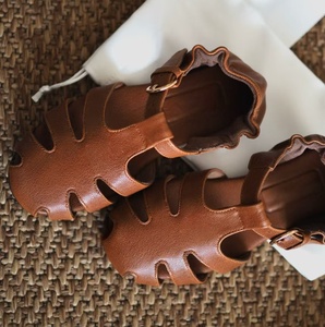Sac à franges de marque de niche et chaussures décontractées pour femmes en cuir souple à semelle plate de style rétro avec un design romain - Product Image 6