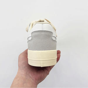 Vente en gros d'usine de baskets rétro respirantes pour hommes, chaussures de course et de marche vintage tendances pour le skateboard pour hommes - Product Image 4