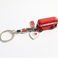 Porte-clés en métal en forme de bus londonien rouge à deux étages, souvenir de voyage britannique, breloque de sac pour les boutiques de cadeaux en gros et la vente au détail