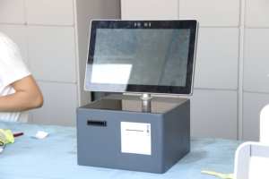 뜨거운 판매 15.6 인치 셀프 체크인 키오스크 소규모 호텔 여권 스캐너 카드 디스펜서 HD 카메라 지원 정전식 터치 스크린 지불 - Product Image 2