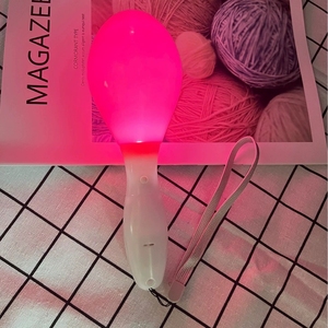 ขายส่งของเล่นมาราก้า LED กระพริบแสง พร้อมโลโก้สั่งทำพิเศษ สำหรับงานแสดงสดและอุปกรณ์เชียร์ - Product Image 4