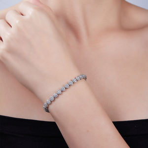 Pulsera de tenis con corte redondo J&C, fabricada en plata S925, engastada a mano con diamantes cultivados en laboratorio - 0.05 ct por piedra, color D, claridad VVS - Product Image 5