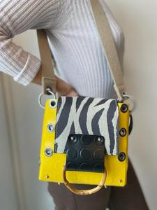 Sacs à imprimé animal de marque italienne fiables Mini sac pour femmes personnalisable en tampons en caoutchouc avec rabat en tissu de vinyle - Product Image 3