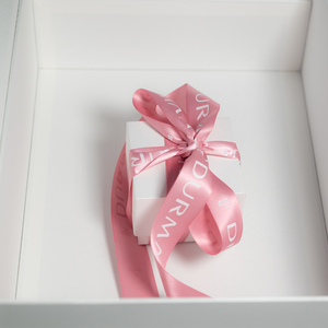 Boîte cadeau rigide de luxe en papier blanc, avec logo personnalisé estampé, couvercle amovible et mini ruban, pour <span class=keywords><strong>abonnement</strong></span> professionnel en ligne - Product Image 4