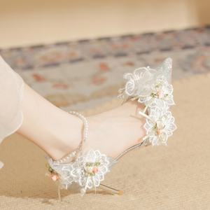 Chaussures à talons hauts sexy et élégantes pour femmes, idéales pour les soirées et les mariages. Avec un design à bout pointu. - Product Image 2