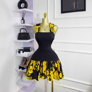 ชุดเดรสสั้นแฟชั่นฤดูร้อนแบบใหม่สำหรับผู้หญิง แขนกุด พิมพ์ลาย คอแบบผูก แต่งระบาย - Product Image 1