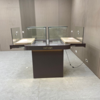 Présentoir à bijoux en verre moderne de luxe Vitrine à bijoux en diamant avec lumière LED pour centre commercial
