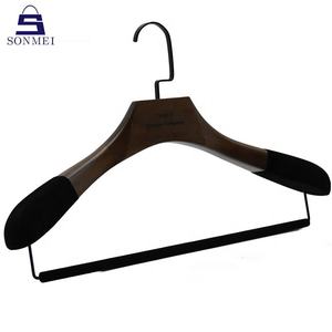 Нескользящая деревянная вешалка для одежды под заказ - Product Image 3