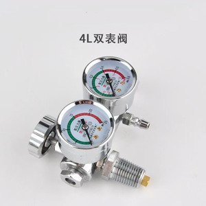Vanne de régulation d'oxygène à double manomètre 4L avec volant métallique pour usage médical - Product Image 1
