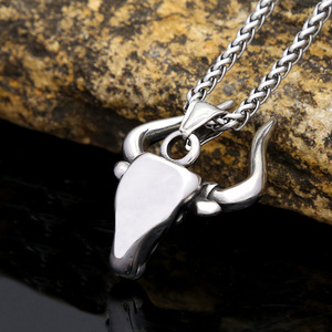 Collar con colgante de cabeza de toro de acero inoxidable yunique, accesorio de regalo de joyería de moda con forma de animal para hombre - Product Image 4