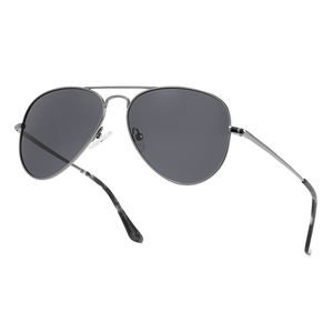 Gafas de Sol de Lujo de Alta Calidad con Montura Plateada, Lentes Polarizados TAC UV400, Logo Personalizado, Diseño de Marca - Product Image 2