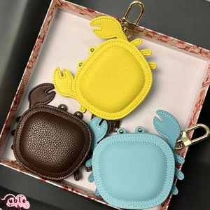 Nueva funda de cuero con forma de cangrejo para auriculares AirPods Bluetooth, bolsa de almacenamiento con cremallera para llavero y accesorios. - Product Image 2