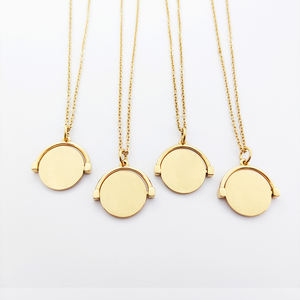 Yumfeel — collier rond en forme de <span class=keywords><strong>disque</strong></span> rotatif gravé en or 18k, bijou en acier inoxydable, avec Logo Laser, lettre - Product Image 4