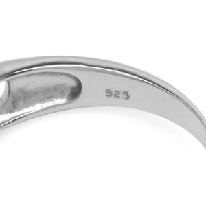 Anillo de compromiso para mujer de plata de ley 925 chapado en oro blanco con diseño geométrico de corte esmeralda de 7x5 mm Silvershake - Product Image 4
