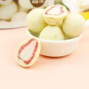 Wholesale Snack Fruit Food Chocolate And Sweets Whole Strawberry Filling Matcha Cocoa Balls Freeze Dried Fallow Candy