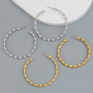 Pendientes de Aro Trenzados de Acero Inoxidable con Baño PVD de Alta Calidad, Antideslustre, a la Moda, Venta al por Mayor 2025 - Product Image 1