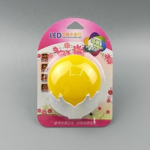Lampada Notturna LED Guangli W114 Mini Luna in Mano con Interruttore, Decorazione da Parete per Camerette dei Bambini - Product Image 6