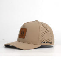 Casquette personnalisée 5 panneaux en nylon imperméable et respirant avec découpe laser et patch en cuir