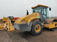 Rouleau compresseur vibrant à tambour unique Dynapac/Sakai XS163J, puissance 92 kW, conception compacte pour la réparation des routes municipales et le compactage de la remblaiement