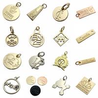 Petits charms ronds gravés avec des lettres, étiquettes personnalisées avec logo, pendentif pour sacs