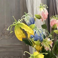 KW-F189 3-Köpfige Künstliche Gloriosa Superba Künstliche Flammen-Lilie Orangea Seiden-Lilienblüte für Hochzeitsdekoration