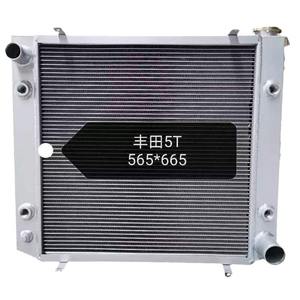 จำหน่ายโดยตรงจากโรงงาน หม้อน้ำรถยกซันลิงสำหรับโตโยต้าและเอ็กซ์ซีเอ็มจี ถังน้ำรถยกโคมัตสึ สินค้าคุณภาพสูง - Product Image 3