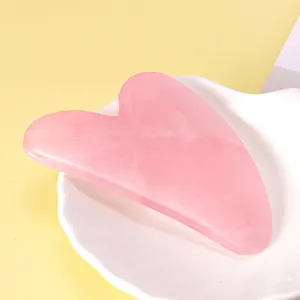 Outil de <span class=keywords><strong>massage</strong></span> Gua Sha en quartz rose naturel de haute qualité, bien conçu, en forme de cœur, pour le corps, le visage et le cou - Product Image 2