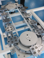 Système de fabrication flexible à haute précision avec convoyeur à rail circulaire multi-stations, moteur à roulement et engrenage QinGong T23