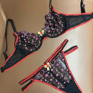 Conjunto de Lencería Sexy y Erótica con Bordado de Flores Pequeñas en Contraste de Color, Conjunto de Dos Piezas de Sujetador y Braguita Transparentes - Product Image 6