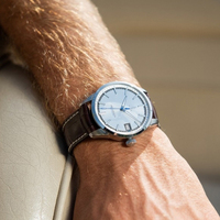 Montres automatiques classiques en acier inoxydable de 40 mm, verre saphir bombé avec revêtement antireflet, alimentées par un mouvement Sellita SW200