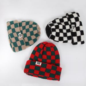 Bonnet en tricot acrylique à carreaux bicolore, bonnets personnalisés de créateur avec logo brodé, étiquette tricotée, gorras pour l'hiver - Product Image 3