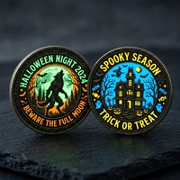 Personalisierte Halloween-Zinklegierung Leuchtende Emaille-Logo-Party-Souvenir-Gussmetall-Leuchtende-Herausforderungsmünzen