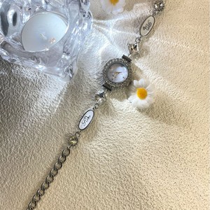 Reloj de Pulsera de Lujo Ligero Estilo Francés con Mariposa, Cierre de Langosta y Letras de Cristal para Mujer - Product Image 4