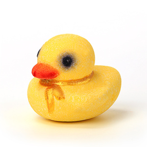 Venta al por mayor OEM de fábrica, marca privada, serie navideña, bombas de baño orgánicas con forma de pato de dibujos animados, calentador de baño, caja de regalo, 3 años de duración. - Product Image 1